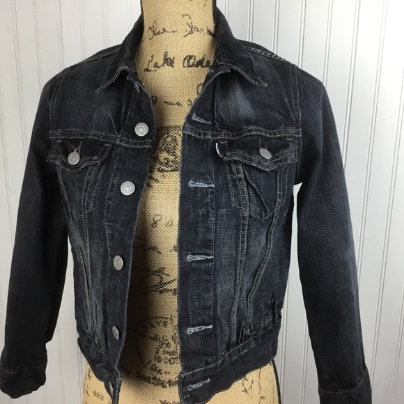 Levi’s Classic Dark Wash Jean Jacket - Picture 7 of 7